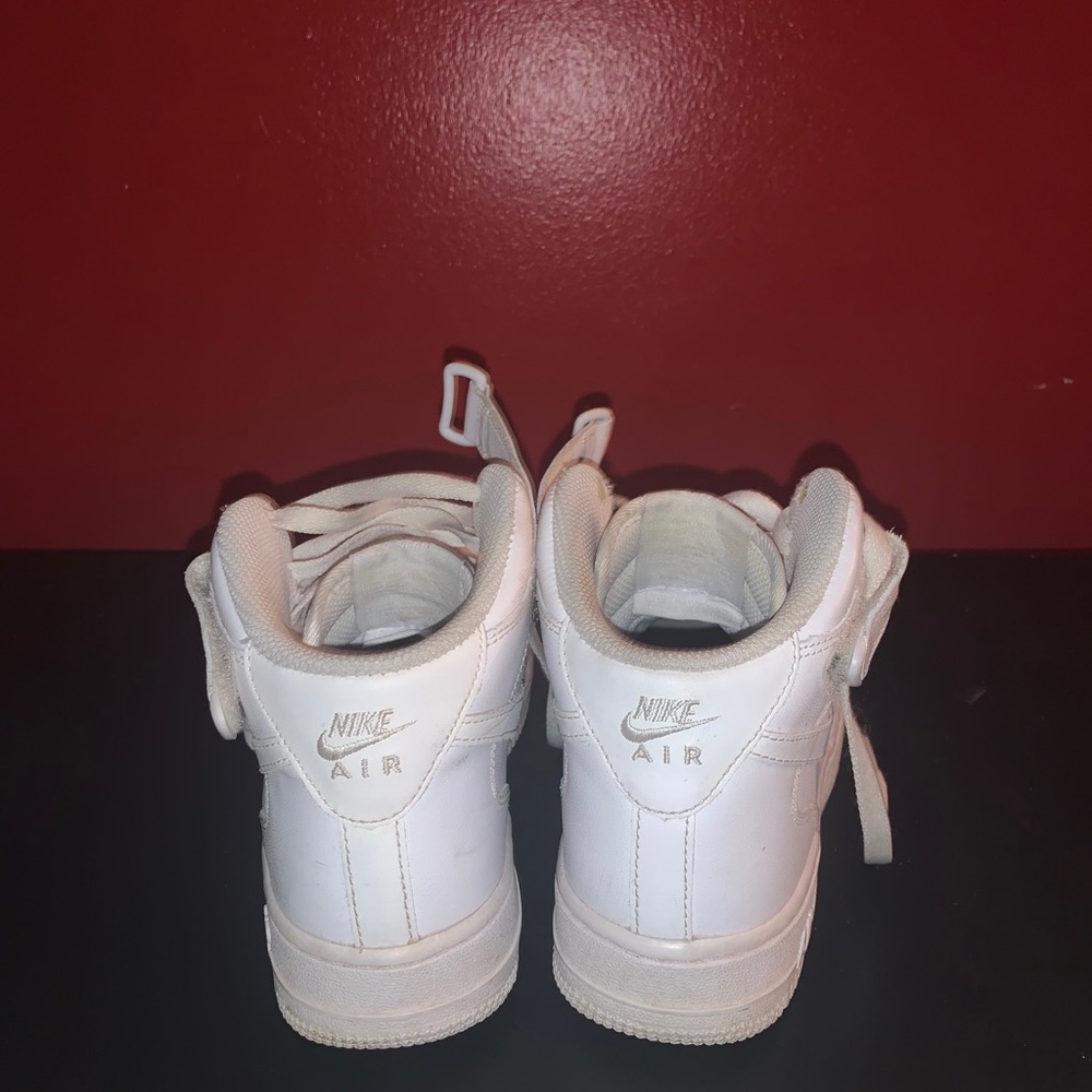 Nike Women’s Air Force 1 Mid 07